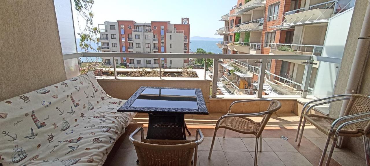 Cozy Apartment With Sea View And Free Parking Pomorie Exterior foto